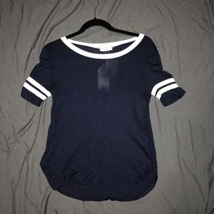 NAVY TSHIRT WITH WHITE DETAILING